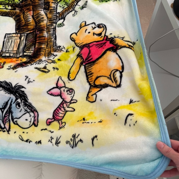Disney Winnie The Pooh Bear & Friends Throw Blanket - Picture 5 of 8
